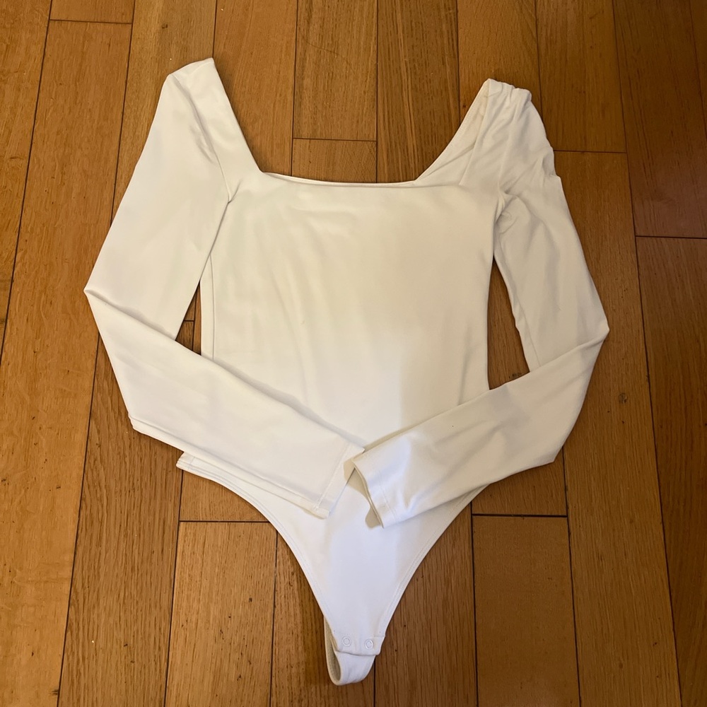 Aritzia Babaton white contour bodysuit